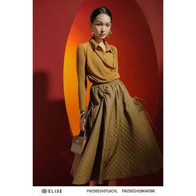 Áo thun vàng dài tay cổ đổ thiết kế Elise FW2505243TLKCYL