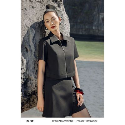 Áo đen vân ô vuông khóa đồng thiết kế Elise FF2407119TSWOBK