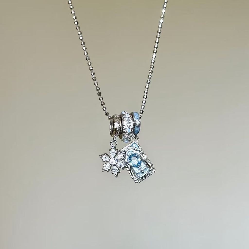 First Snow Priestess Vintage Design Vintage Necklace Snowflake Pendant Necklace Temperament Fashion 