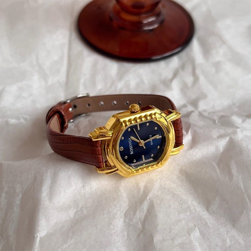 Tập trung vào Đồng hồ cao cấp Klein Blue Small Brown Watch Watch Women 's Retro Light Luxury Niche D