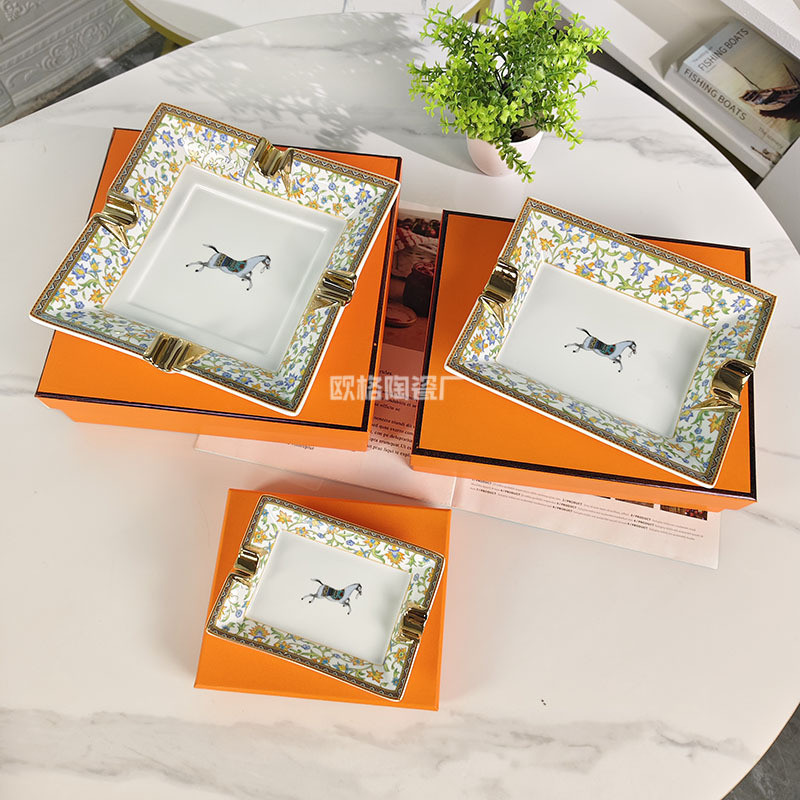Household ashtray for restaurants, hotels, and living rooms, available in large and small sizes, fou