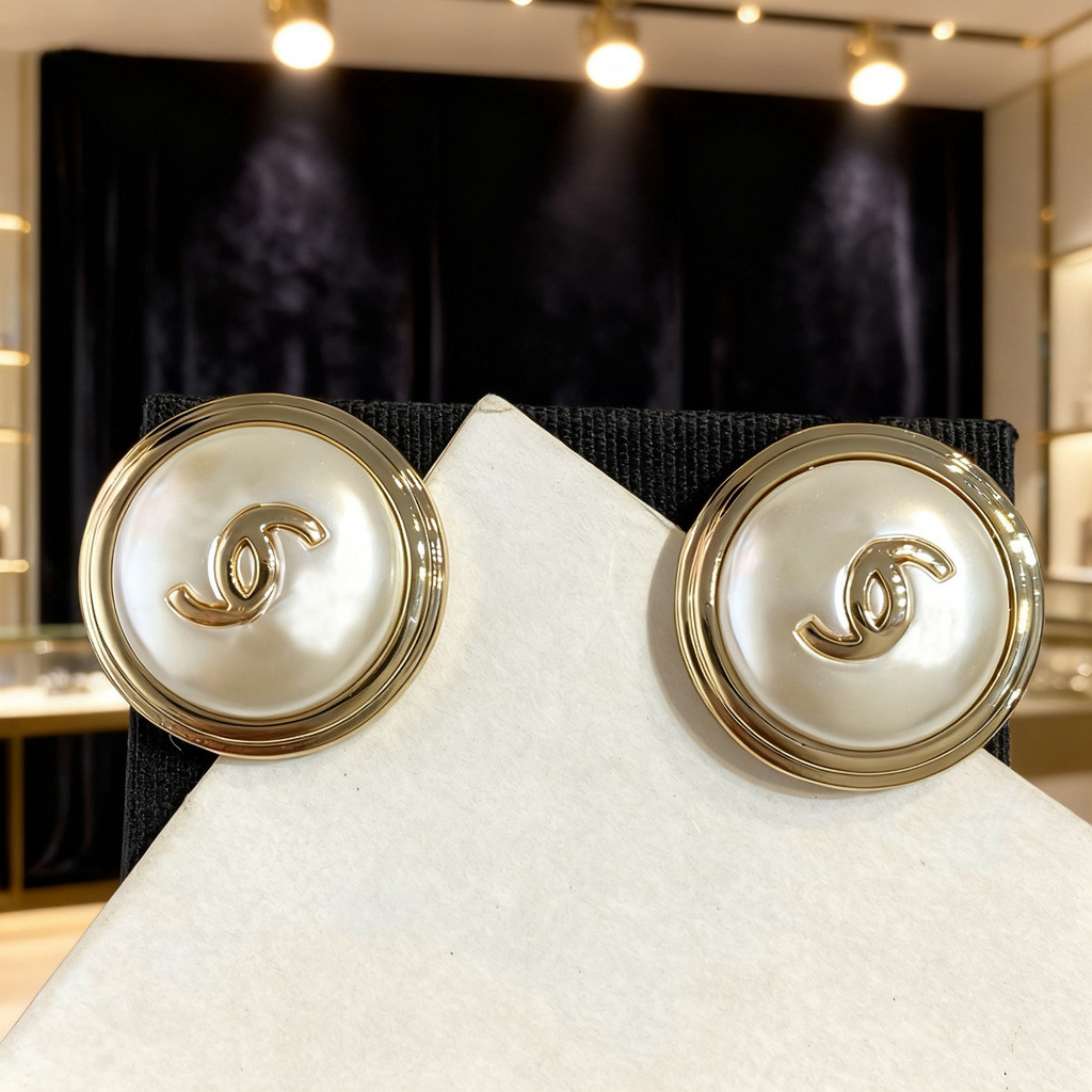 New earrings are versatile for everyday wear and exude a high-end feel