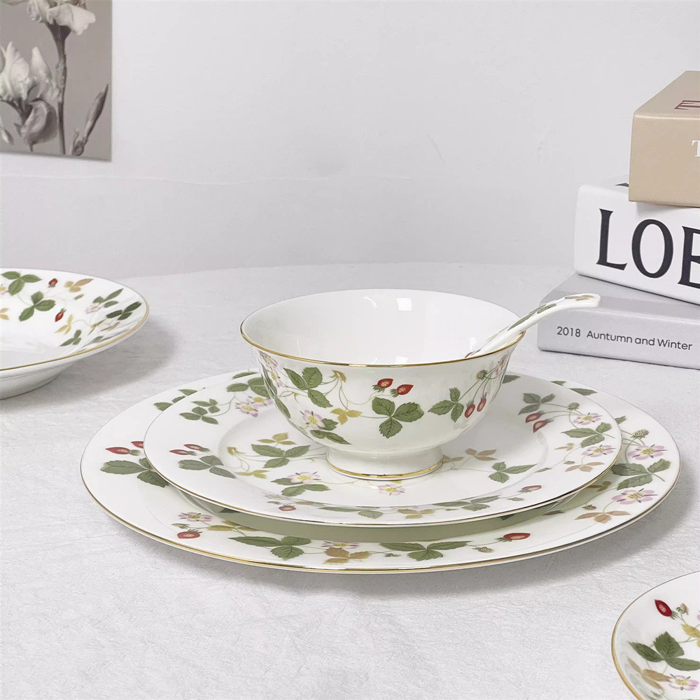 New bone china strawberry modern hotel living room model room dinner plate household plate and bowl 