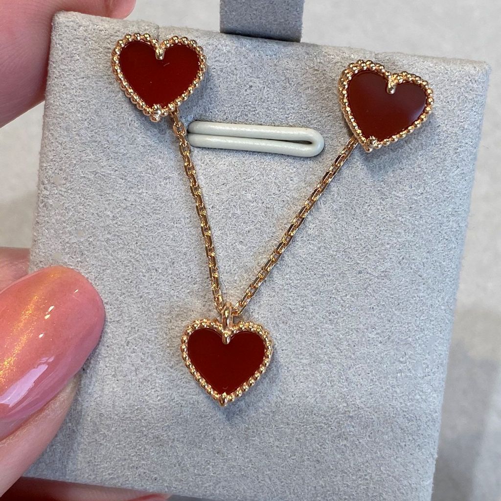 V Gold Red Agate Heart Necklace for Women, Plated18K Rose gold fashion light luxury versatile heart 