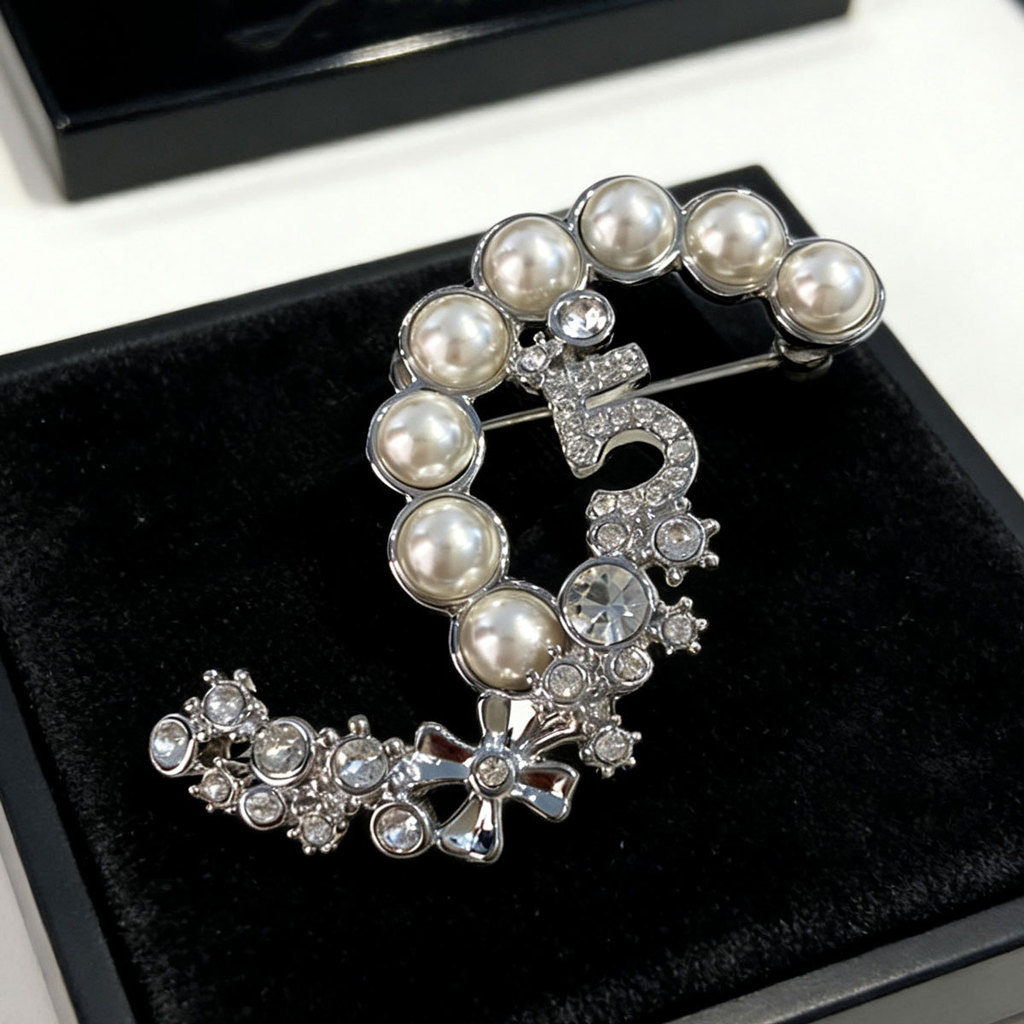 Pearl Numbers5Women's Fashionable Versatile High-End Letter Brooch