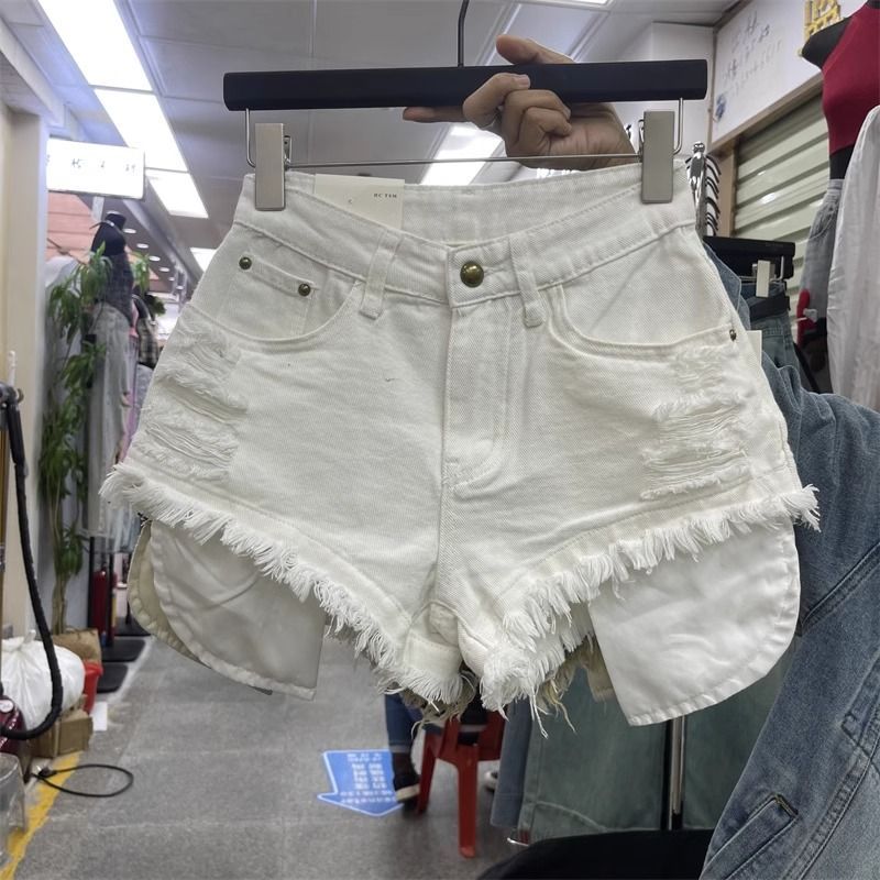 Quần jean rách style boho, ống rộng chữ A, phù hợp thời trang streetwear