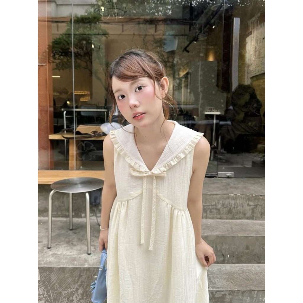 Đầm maxi nữ dáng suông THE C.I.U, váy cổ V dáng dài bèo nhún buộc dây form rộng đi biển – Muse Dress Cream | BigBuy360 - bigbuy360.vn