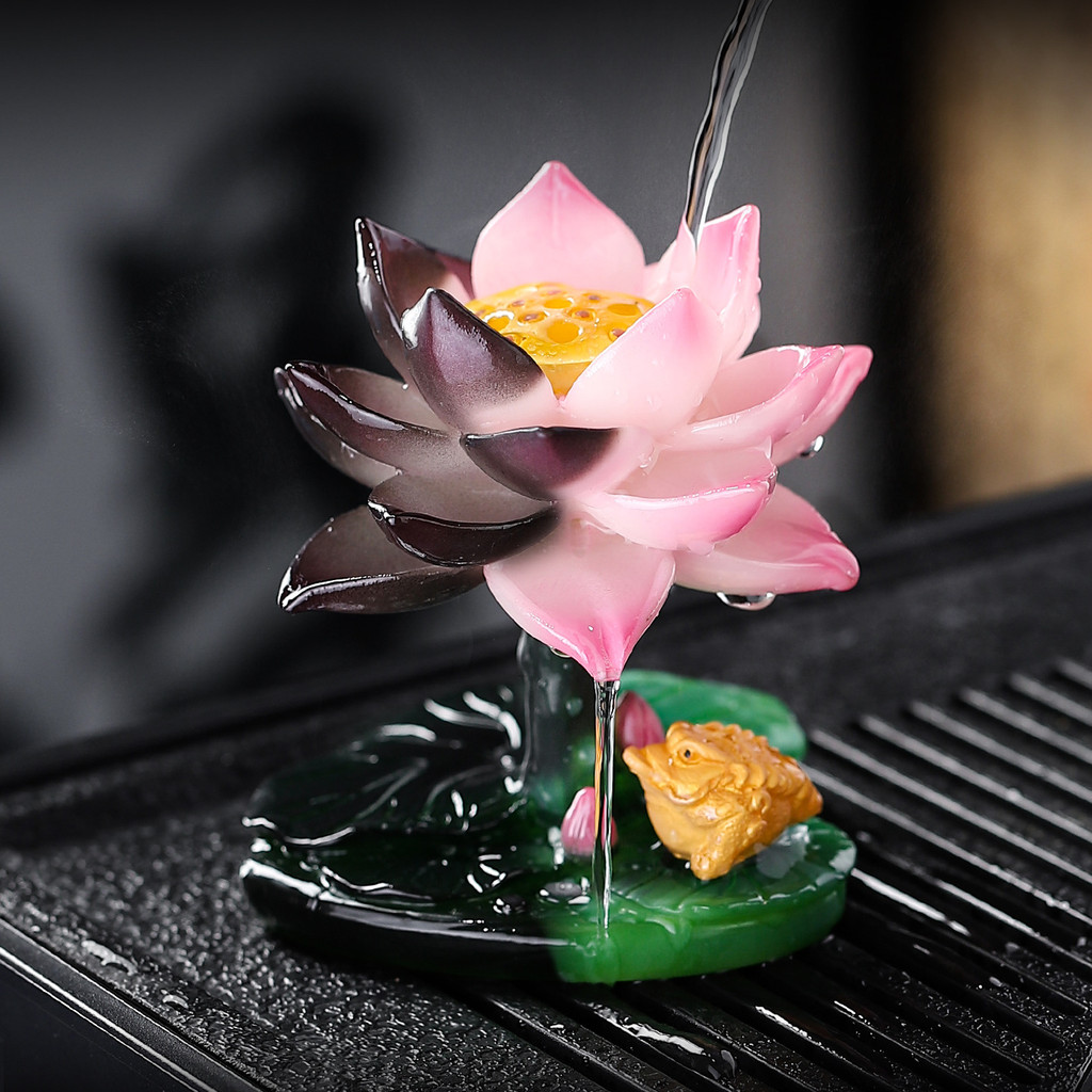 Trà đổi màu Đồ trang trí thú cưng có thể nâng cao sáng tạo Lotus Golden Toad Tea Play Tea Table Tea 