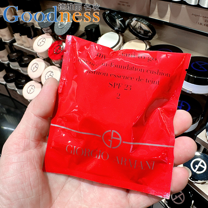 Bộ đếm nội địa Armani Light Cushion Essence Liquid Foundation No. 2 1.7g mini Red Air Cushion Trang 