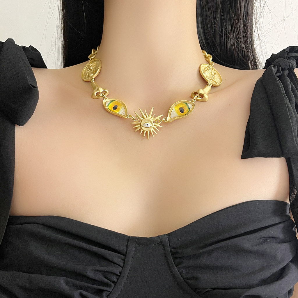 Vintage Devil's Eye Sunflower Necklace for Women with Eye and Nose Detail Collarbone Chain