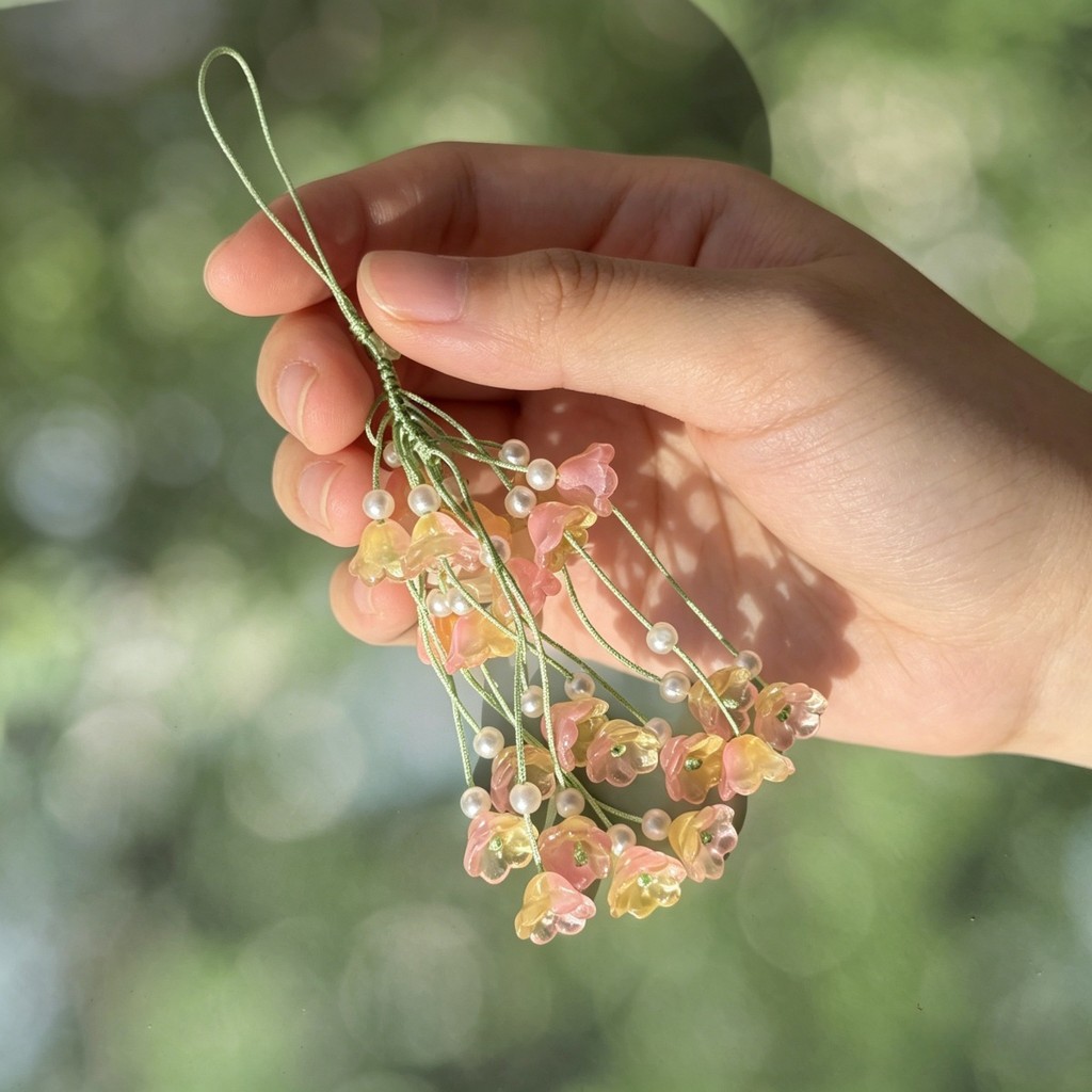 Lily of the Valley Rich Pollen White Gradient Lily of the Valley Mặt dây chuyền trang sức