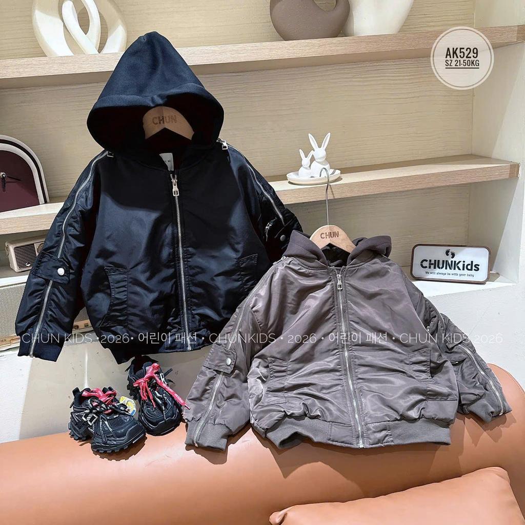 AK529 - Áo khoác bomber Đại CHO BÉ trần bông mix mũ nỉ khóa kéo tài từ vai xuống kèm đai cúc và túi 