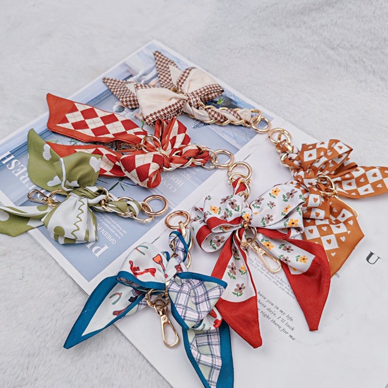 Hot Sale Silk Scarf Hand-Woven Bag Extension Chain Ins Underarm Shoulder Bag Metallic Cover Tape 2Vu