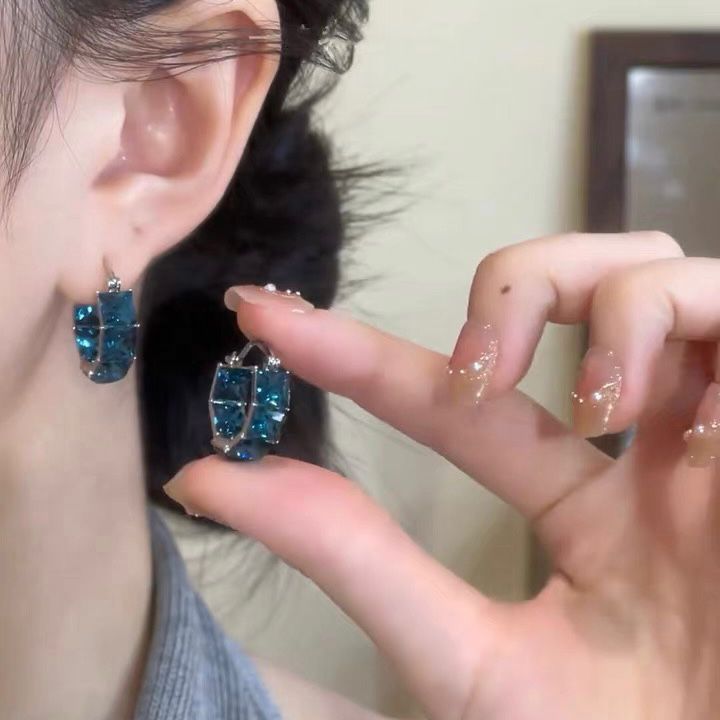 Bông tai vòng Zircon màu xanh sang trọng có thể truy cập