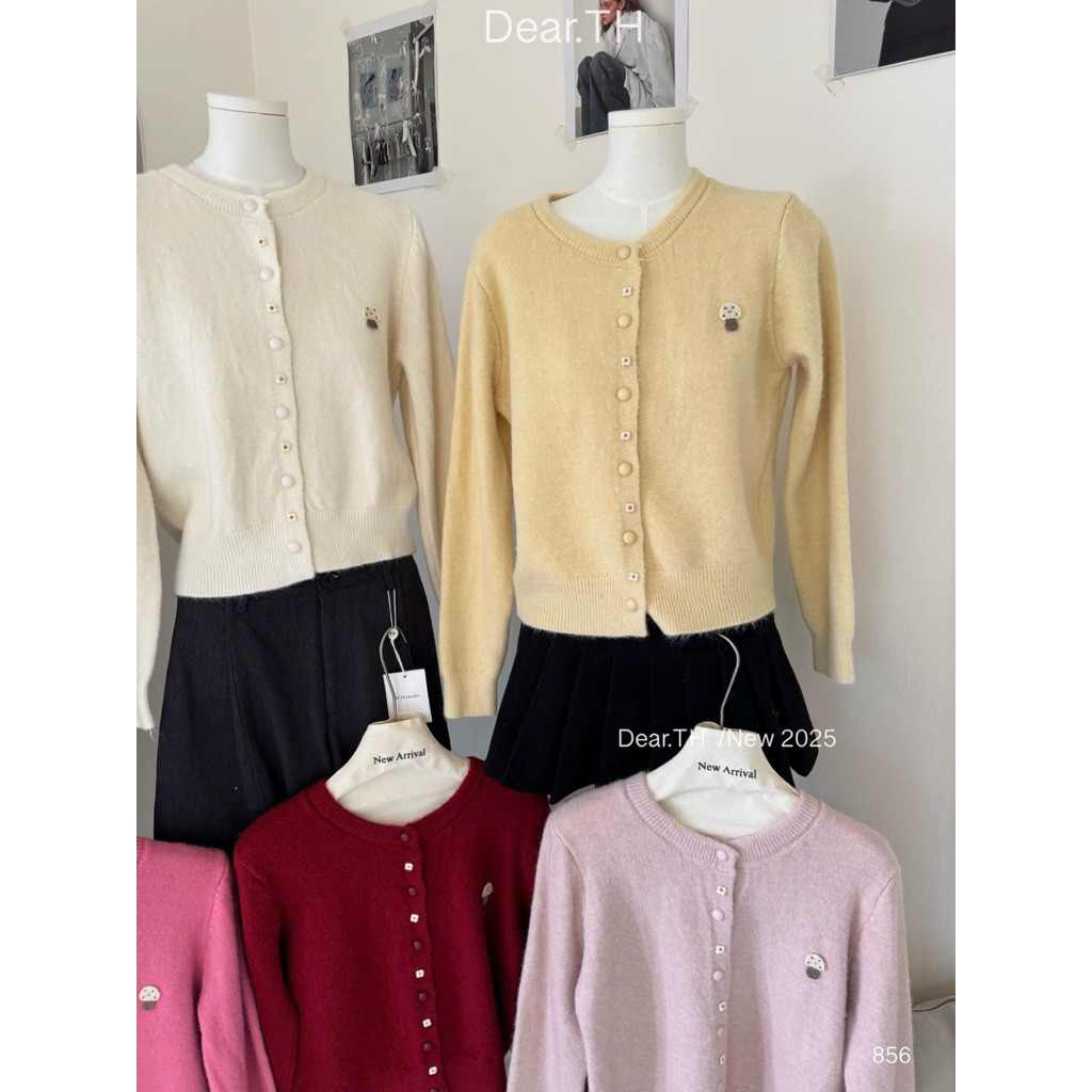 1102TH14- Áo len cdg cài cúc thêu nấm“𝐋𝐀𝐔𝐑𝐀 áo len thời trang cdg cổ tròn thời trang