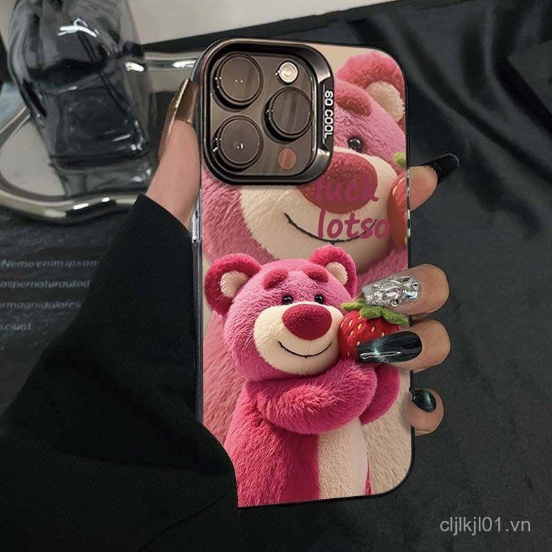 Ốp điện thoại có thiết kế hình chú gấu dâu dễ thương, chống sốc, tương thích với các mẫu iPhone phổ 