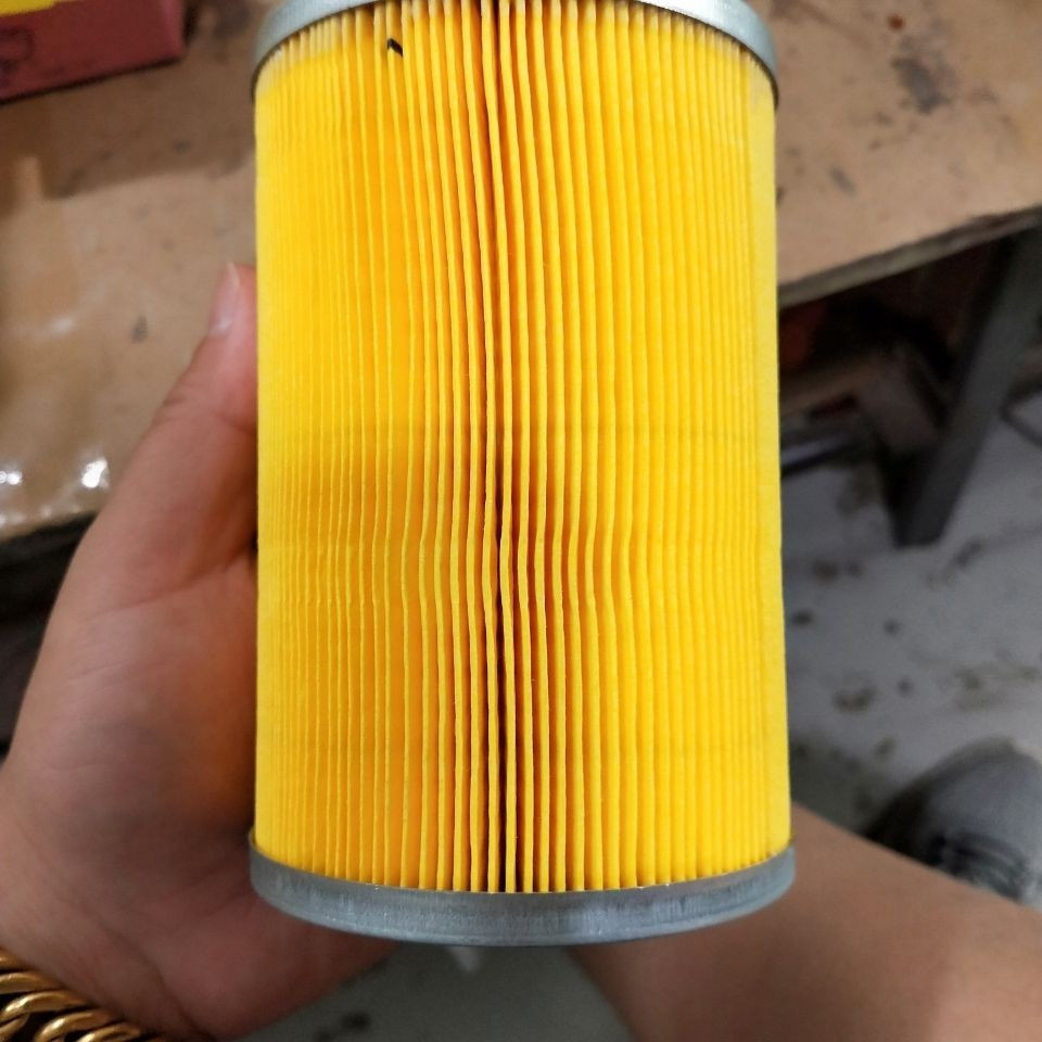 Máy xúc Komatsu PC200-7 / 220-7 / PC200-8 / PC220-8 Lọc dầu PN.6736-51-5142