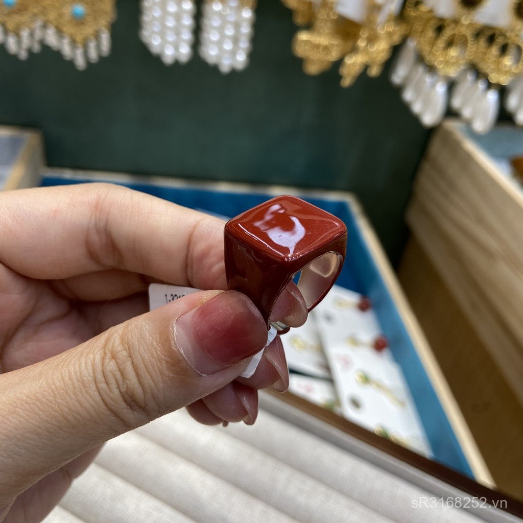 Quảng trường dầu nhỏ giọt màu đỏ Angola YKIE