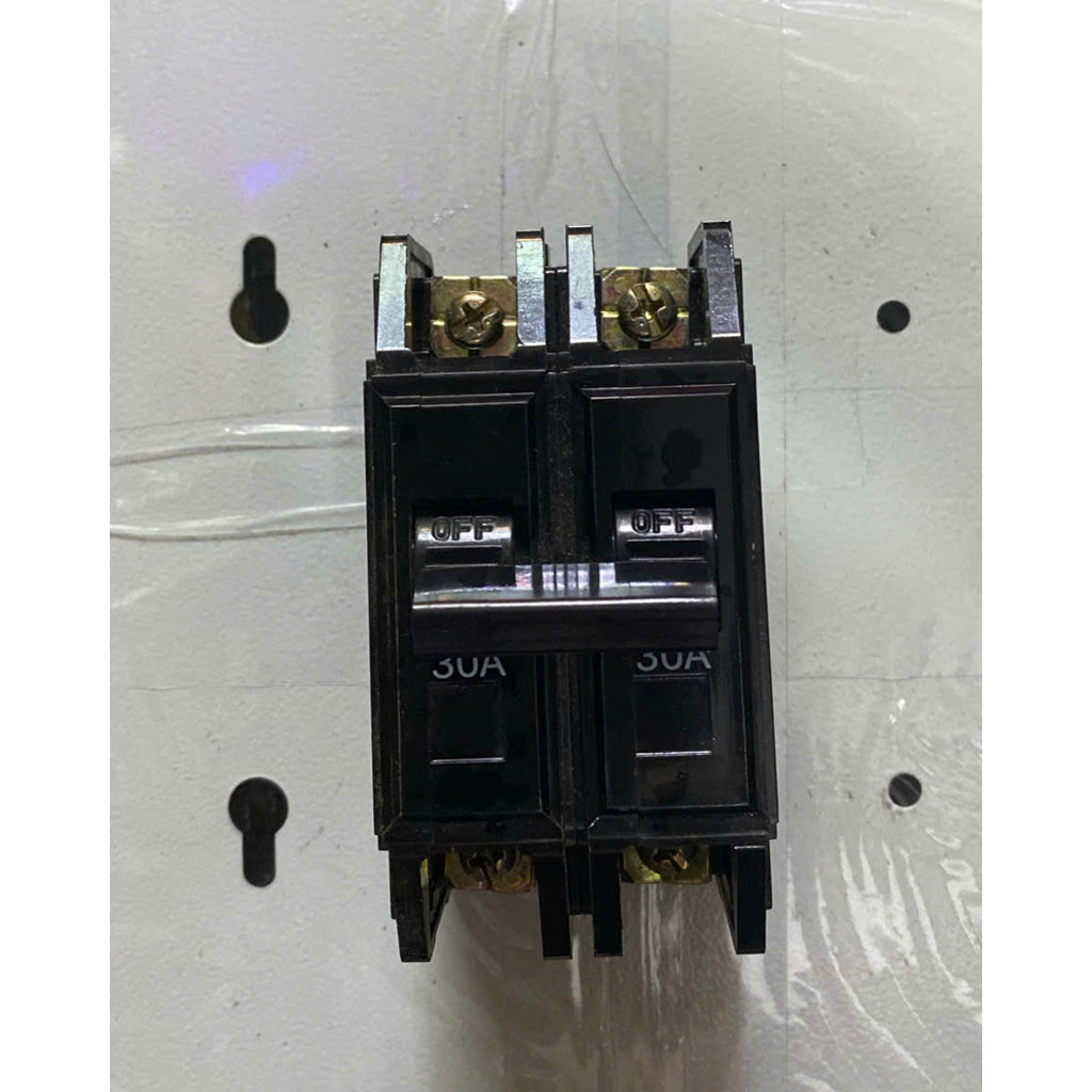 CB khối 2p 30A của Dafon.