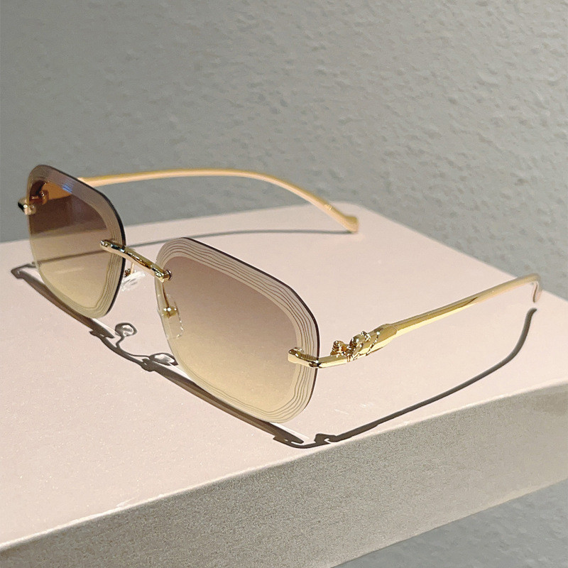 Kính râm không khung chống nắng với phong cách độc đáo, phù hợp cho ảnh Instagram