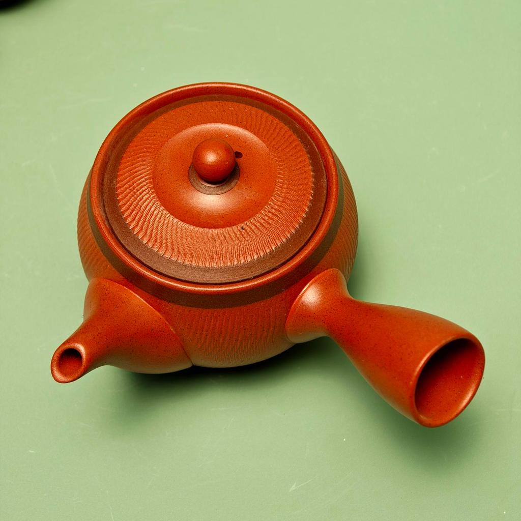 Ấm trà lẻ tay ngang và quai cầm tặng 6 ly trà ngẫu nhiên cùng màu men gốm xuất Nhật thanh lý