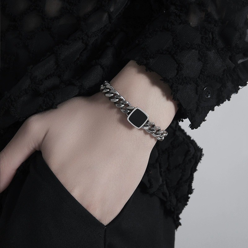 Vòng tay Cuba vuông màu đen