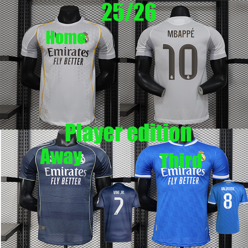 Áo và quần bộ đồ bóng đá 25/26 của Madrids Real với thiết kế home, away và thứ ba dành cho Mbappe, B