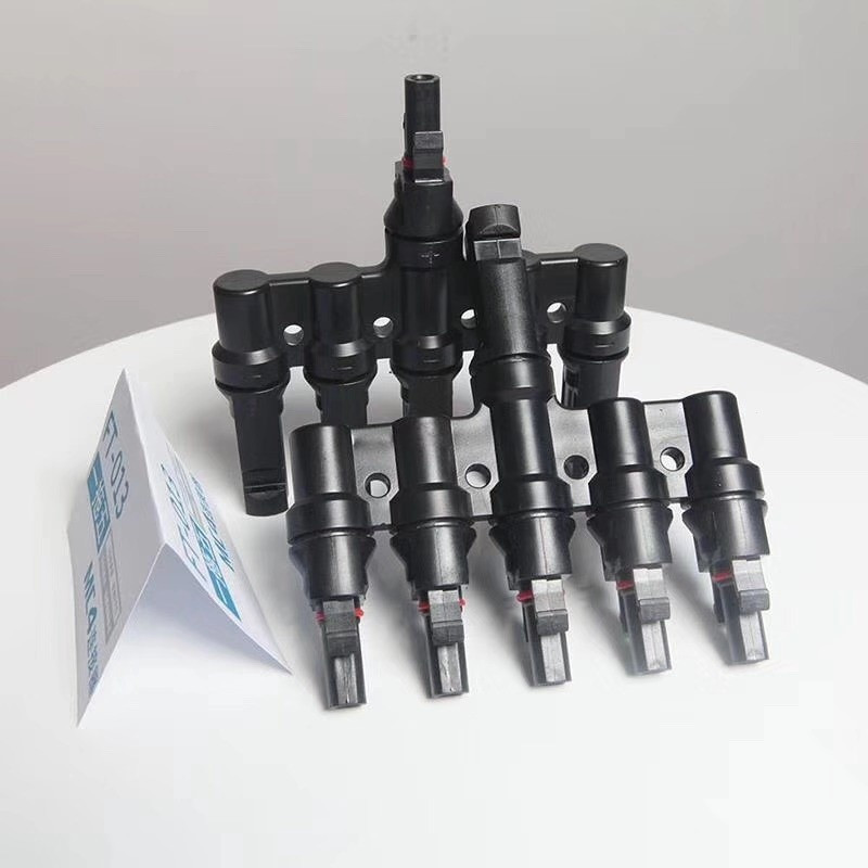 Risin 5input 1output MC4 Joint Plug Multi Contact Solar PV Connector trong hệ thống bảng điều khiển 