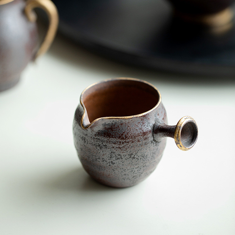 [Live Fan] Old Rock Mud Rust Red Red Red Gold Side Handle Fair Cup Ceramic Tea Sea Household Single 