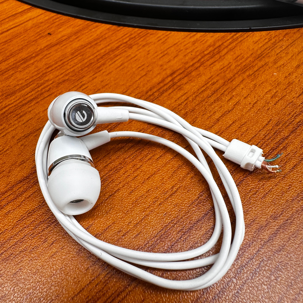 Chiều dài cáp 35cm Tai nghe toàn kim loại Sản phẩm bán thành phẩm Hàng trăm Yuan Loa siêu trầm Chất 