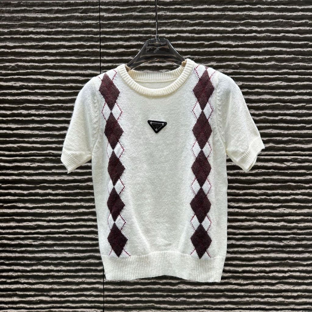 MIUMIU Autumn and Winter New Style Diamond Knitted Short Sleeve Fashion Versatile