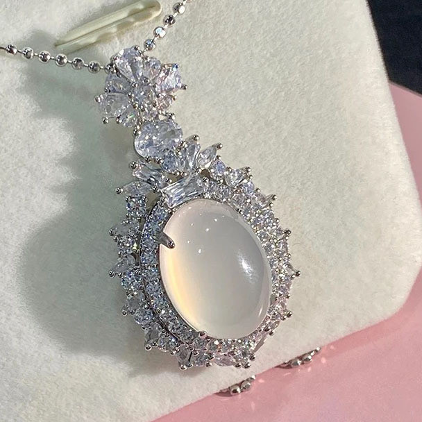 Vòng cổ ngọc bích mã não trứng bồ câu loại đá