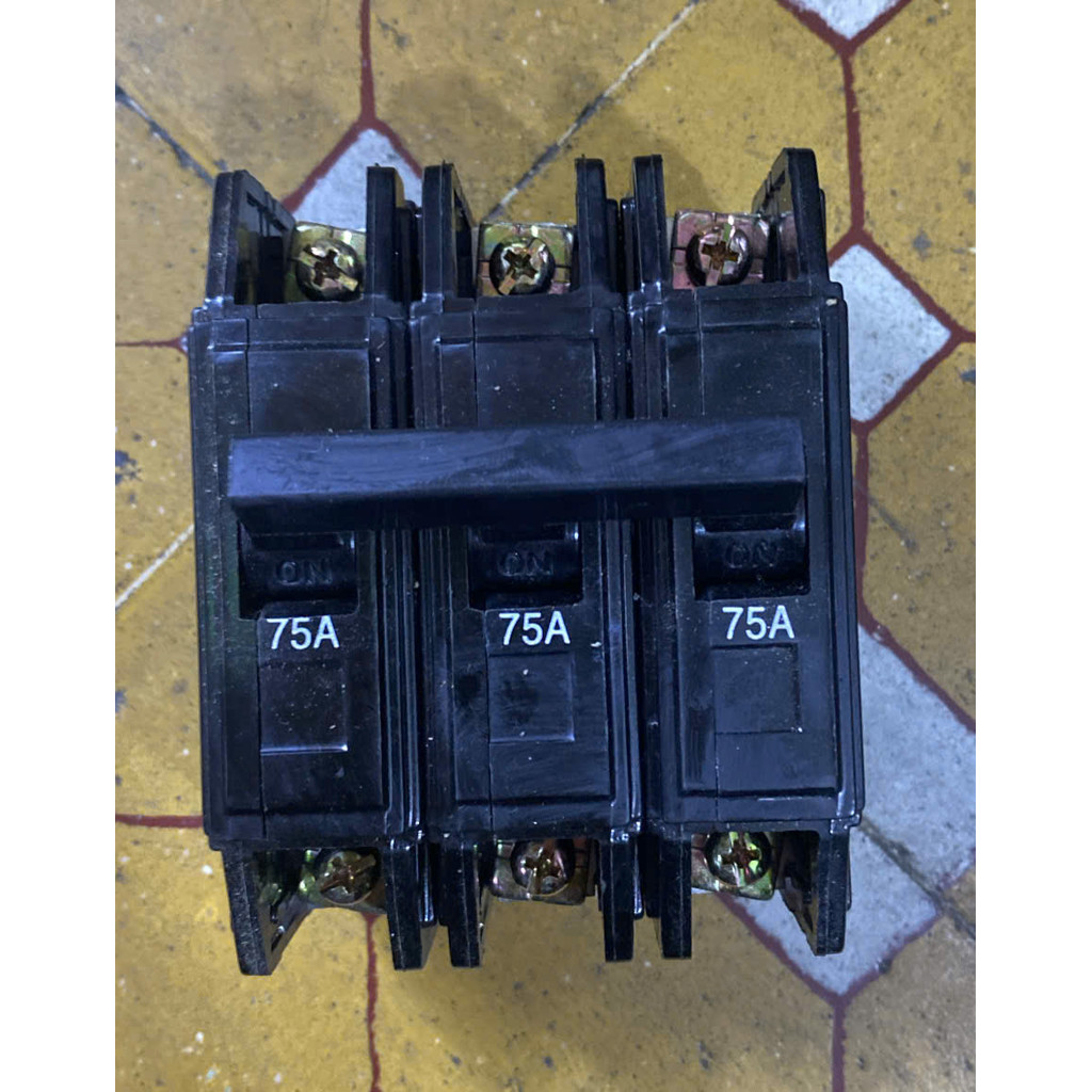 CB khối 3p 75A của Davico