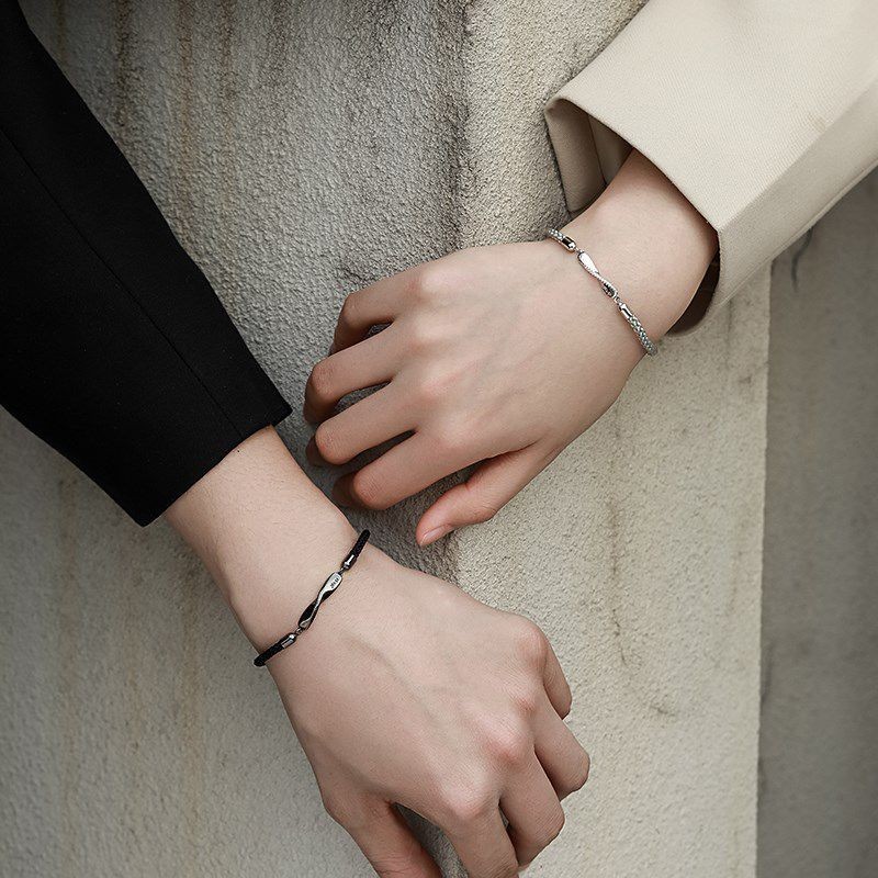 Mö bius dải cặp đôi vòng tay khắc thích hợp nam một Mobius Vòng tay cặp đôi thích hợp Chữ cái nam nữ