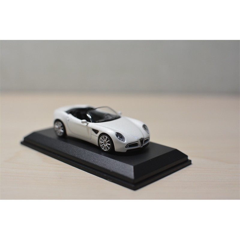 Minichamps 1: 64 Alfa Romeo Alfa Romeo 8C Nhện Ngọc Trai Trắng, Giới Hạn 1200.Chất liệu hợp kim, lỗi