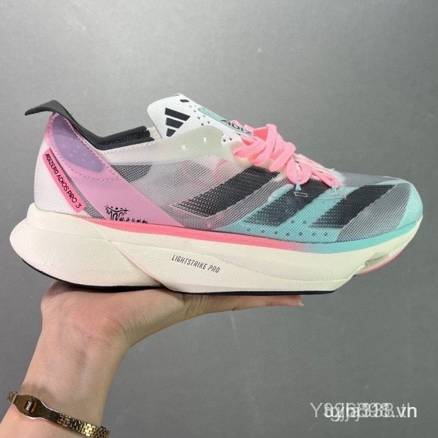 Giày chạy bộ Adizero Adios Pro 3 với tấm carbon tích hợp