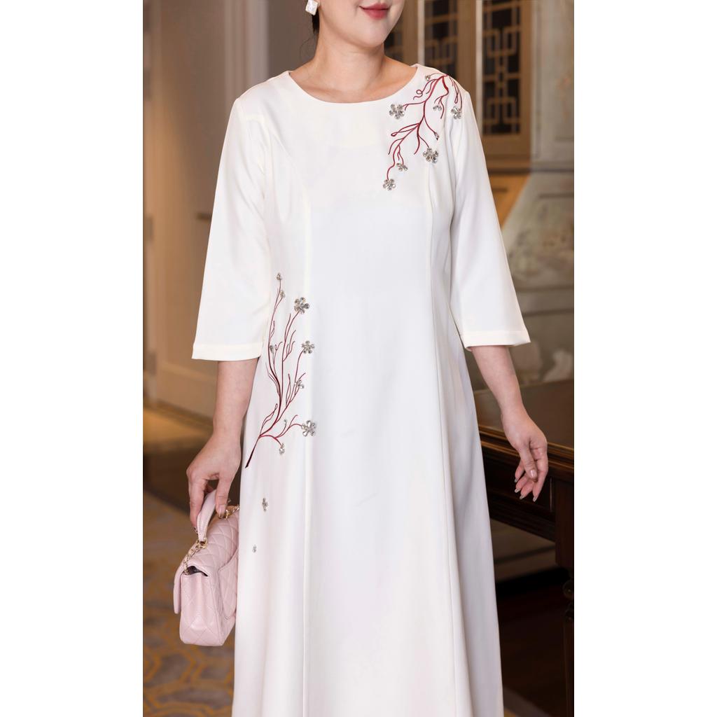 M COLLECTION | Váy Đầm Suông Nữ Trung Niên Tặng Mẹ Lụa Dày Thêu Hoa Tay Lỡ Cổ Tròn Dự Tiệc D13192 | BigBuy360 - bigbuy360.vn