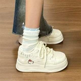 Giày thể thao thêu Hello Kitty mới mùa thu cho phụ nữ, đế dày nhẹ nhàng đơn giản