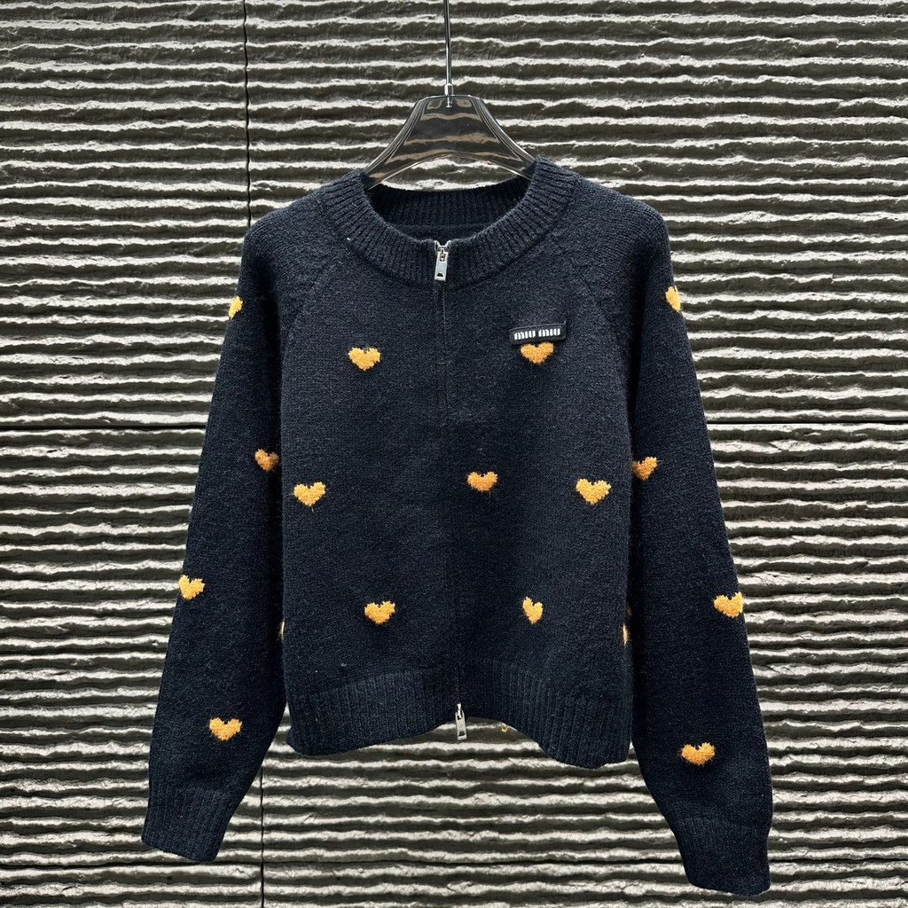 MIUMIU Autumn and Winter New Heart Jacquard Zipper Cardigan Fashion Versatile