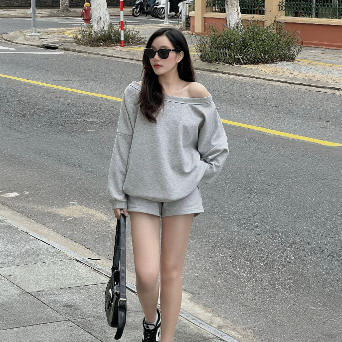 Set Bộ Đồ Nỉ Nữ Gồm Áo Sweater Lệch Vai Và Quần Short Nỉ Mùa Thu Đông Noiree