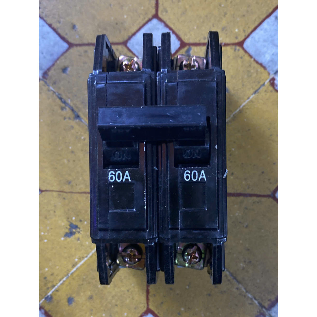 CB khối 2p 60A của Davico