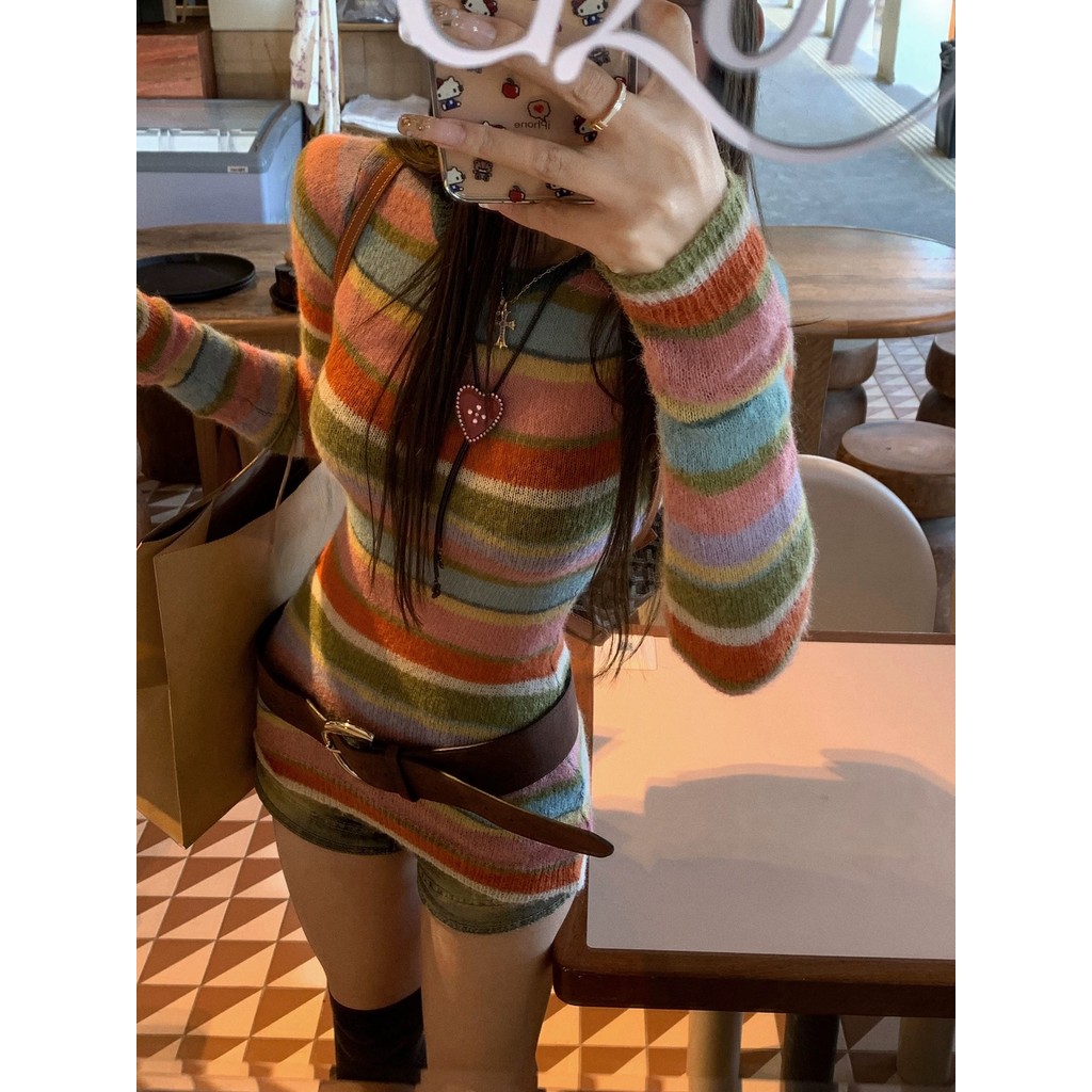 Váy Jelly Beans màu sắc đối lập, kèm áo len sọc cho nàng thời thượng