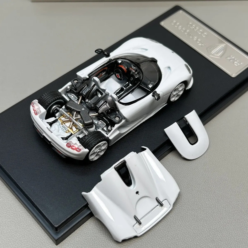 RM 1 / 64 Koenigsegg CC850 Hợp Kim Trắng Diecast Xe Mô Hình Đồ Chơi Quà Tặng Sinh Nhật