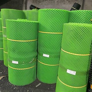 Lưới mắt cáo xanh đen cao 1M dài 50M ( hàng đẹp) lưới mỏng dẻo. Lưới có ô 1cm, dùng để chăn nuôi gà vịt,  HCM ship rẻ