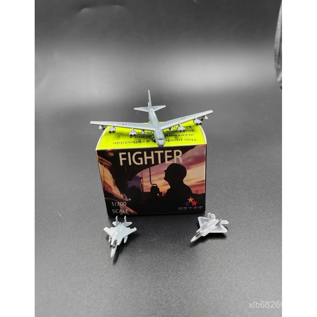 Mô hình máy bay ném bom B52 với hai mẫu máy bay chiến đấu Một bộ 3 B52 f22 f15 Mỗi chiếc