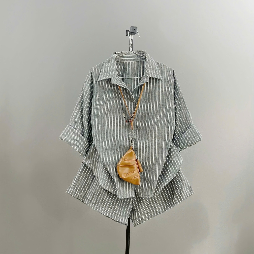 Set đồ bigsize sơ mi kẻ sọc form rộng kèm quần đùi linen đứng form mát nhẹ SET865