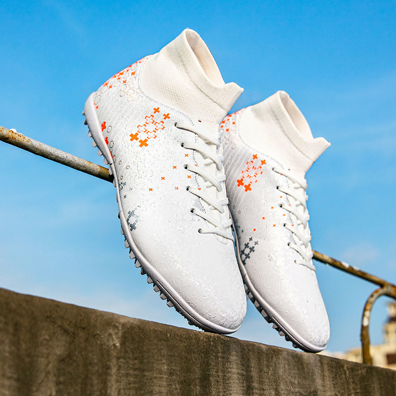 Unisex football shoes, non-slip and lightweight