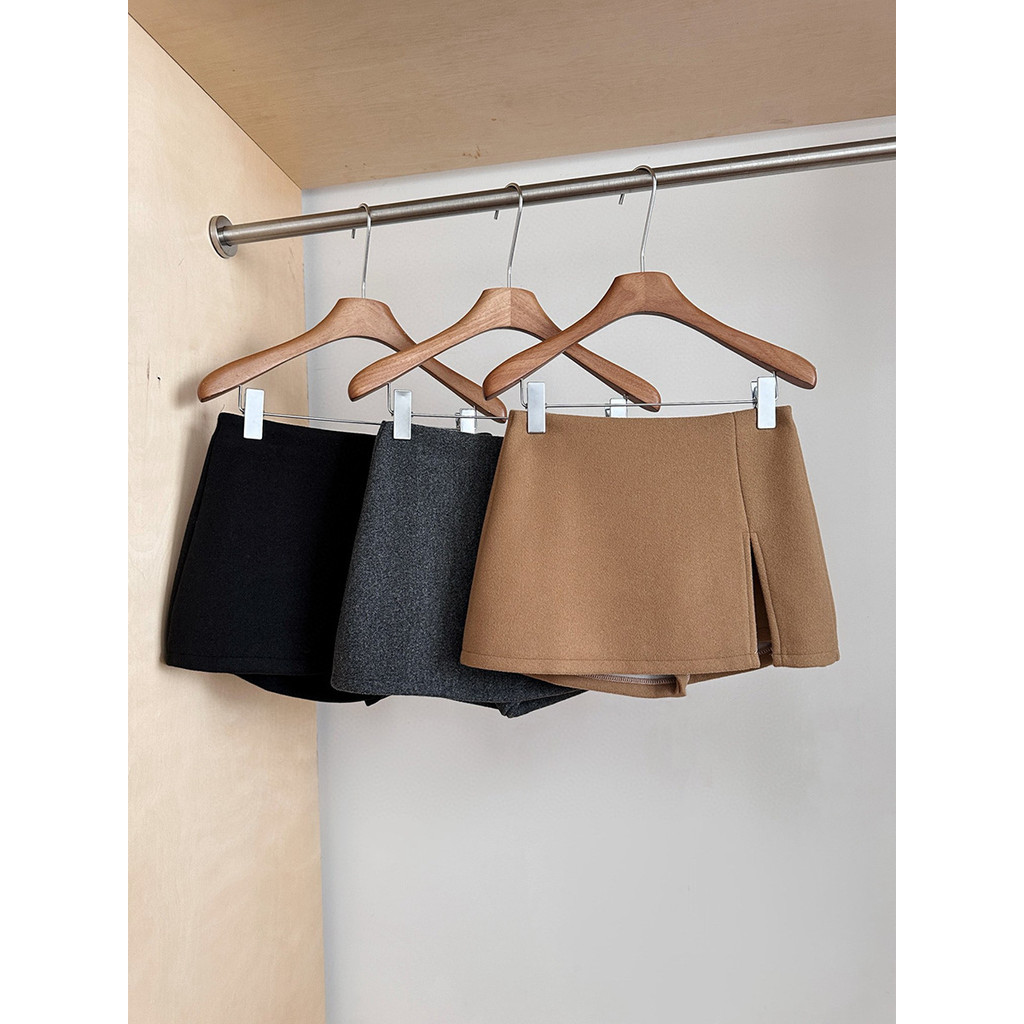 LZNE Everyone has a pair of supermodel skirt pants this year that make legs look longer A Versatile 