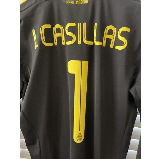 Áo sơ mi bóng đá Real Madrid 11/12 retro với hình ảnh thủ môn Iker Casillas, tùy chỉnh tên và số