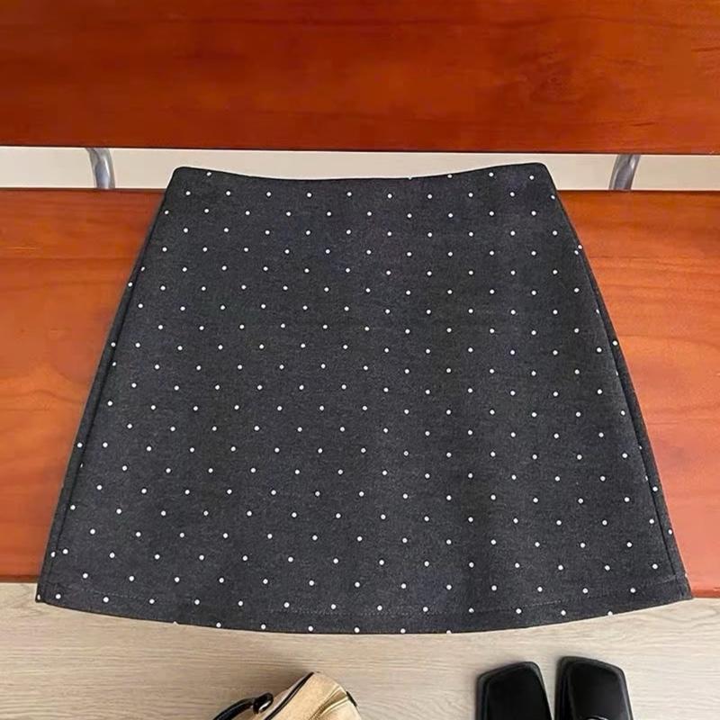 Chân Váy Ngắn Dáng Chữ A Chất Dạ Ép Chấm Bi Lót Bo Chun Hottrend 2025 TA-086 | BigBuy360 - bigbuy360.vn